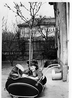 История детских колясок в фотографиях - 1951 год
