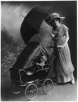 История детских колясок в фотографиях - 1910 год