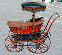 Первая детская коляска, которую можно было толкать, а не тянуть за собой (1853 год)